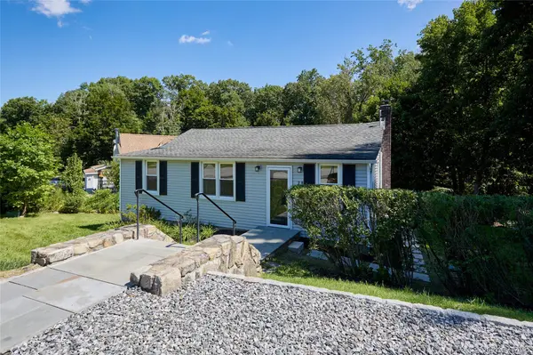 28 Brewster DR, Carmel, NY 10512