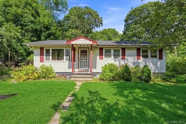 153 Huntington Crossway, Bridgehampton, NY 11932