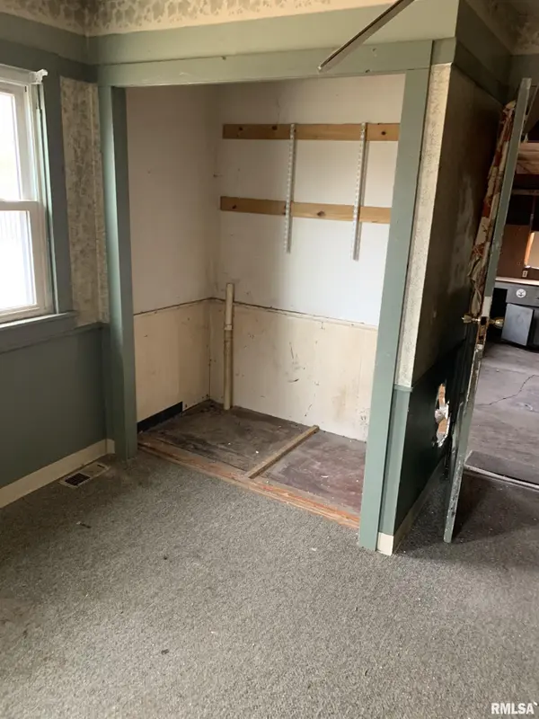 1415 Conger ST, Galesburg, IL 61401