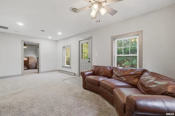 1704 W BLACKBERRY LN, Peoria, IL 61615