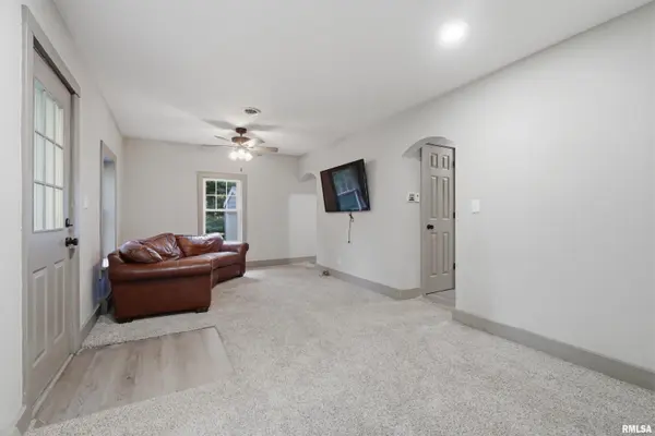 1704 W BLACKBERRY LN, Peoria, IL 61615