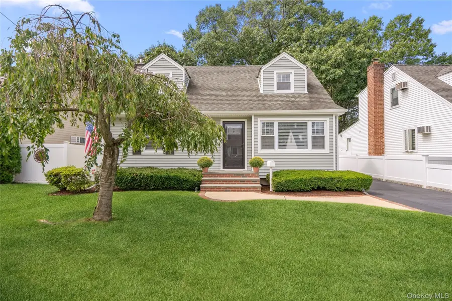 10 Alliance ST, Valley Stream, NY 11580