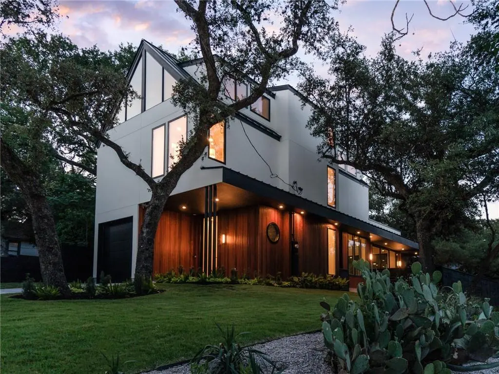 800 W James ST, Austin, TX 78704