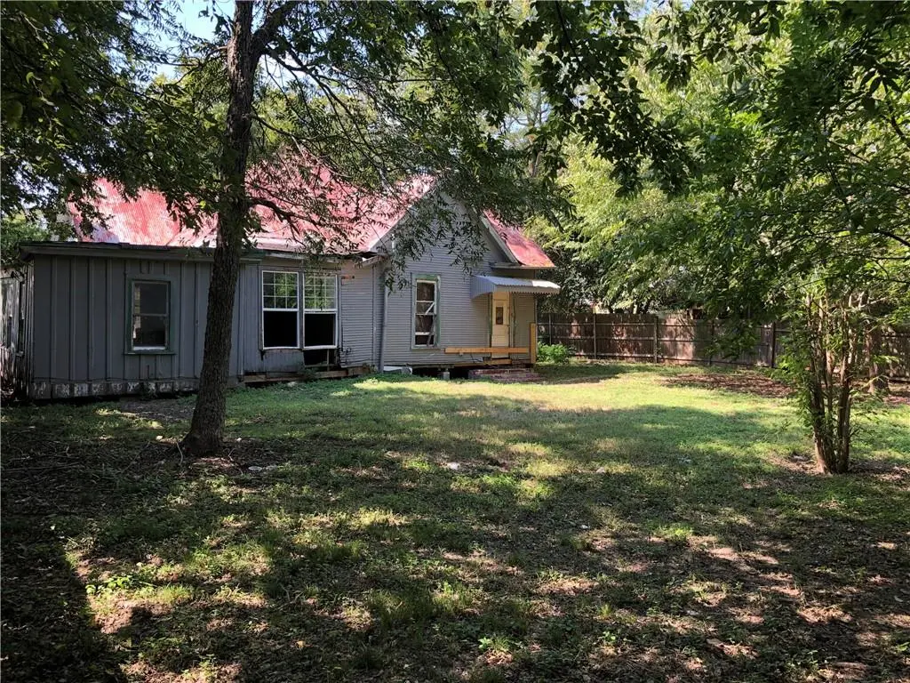 700 S Church ST, Lockhart, TX 78644