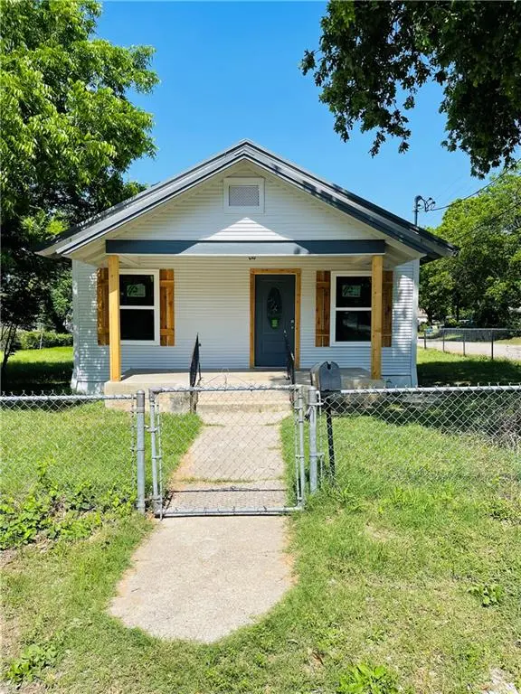 108 N Jefferson Ave, Cameron, TX 76520