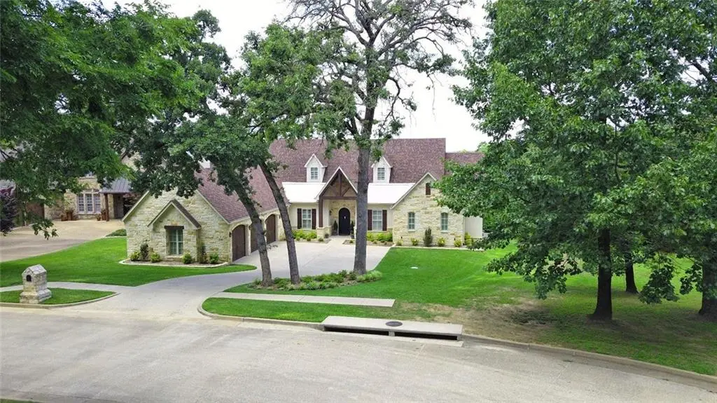 290 Sunset CIR, Bullard, TX 75757