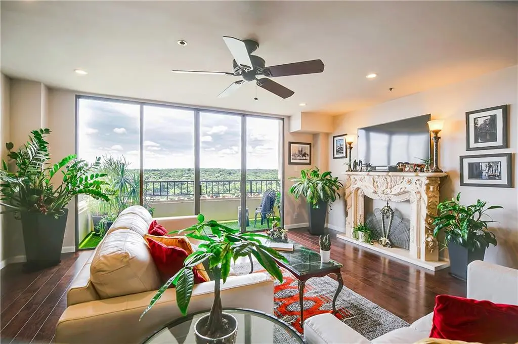 40 N Interstate 35 #12B4, Austin, TX 78701