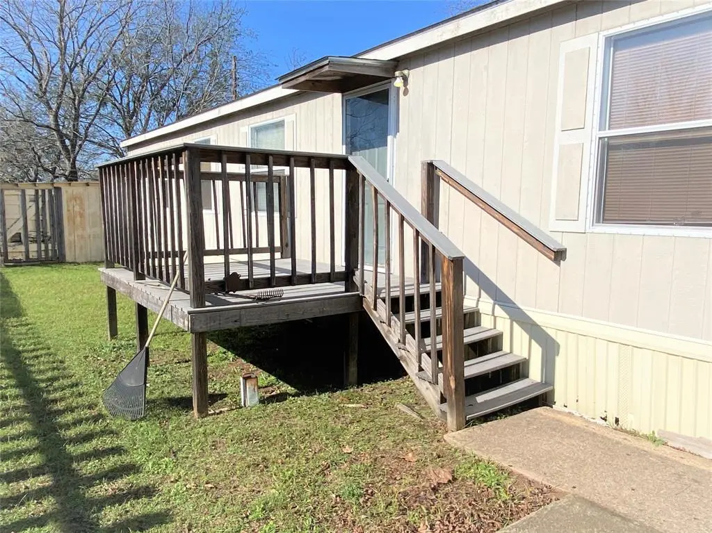 504 S Bowie Ave, Cameron, TX 76520