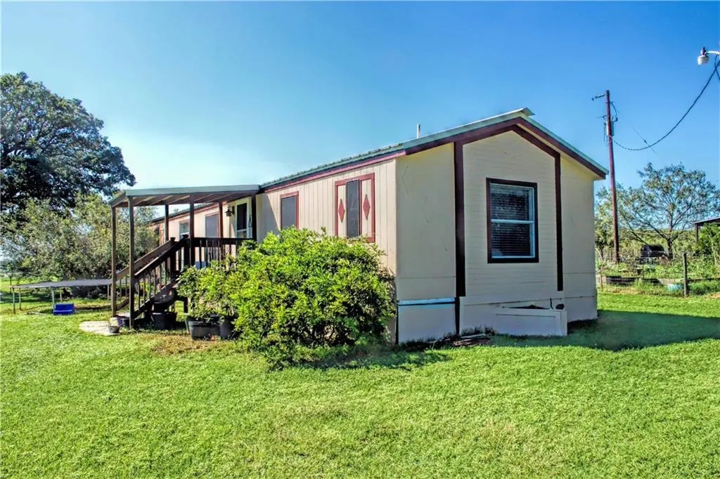 2215 Old Kelley RD, Lockhart, TX 78644