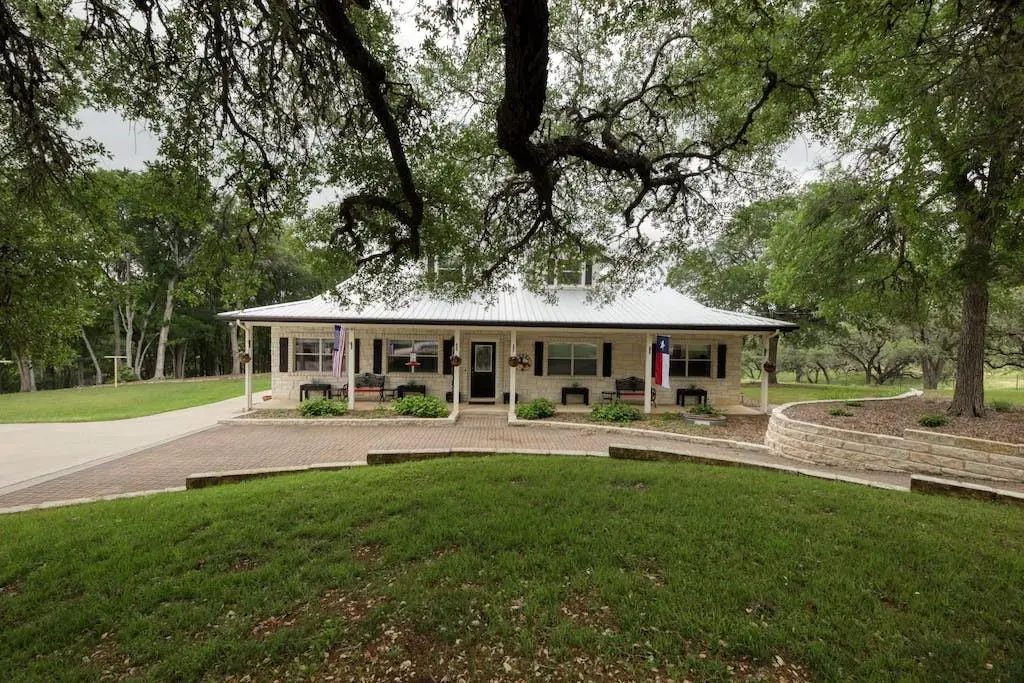 341 Lovejoy LN, San Marcos, TX 78666
