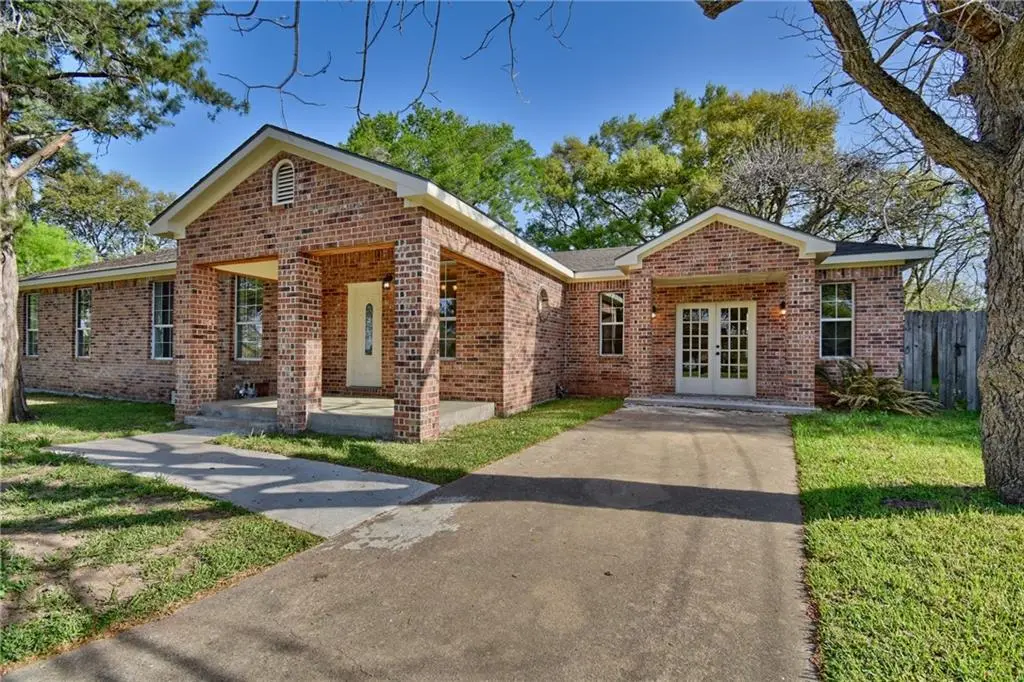 322 W Glenn ST, Bellville, TX 77418