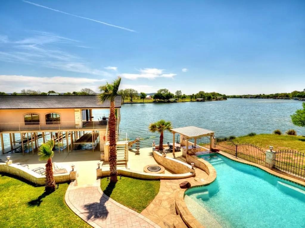 217 Elm Lodge DR, Kingsland, TX 78639