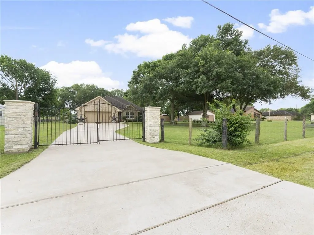 9109 King DR, Manvel, TX 77578