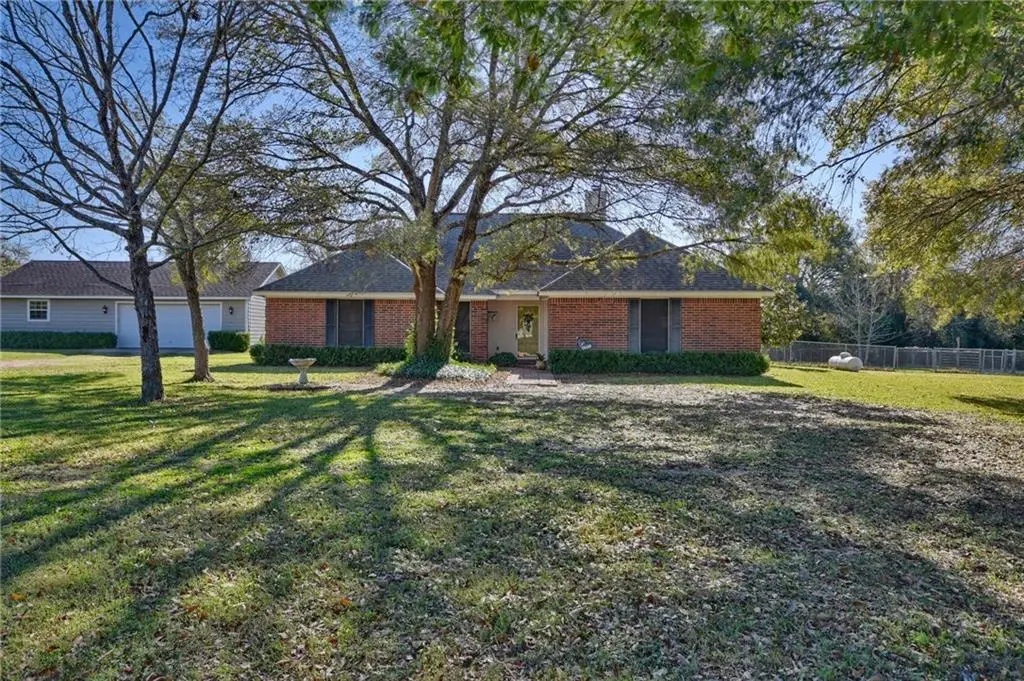 665 Piney Creek RD, Bellville, TX 77418