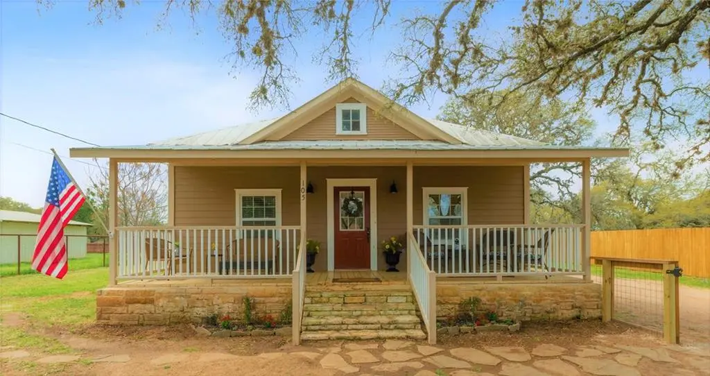 105 N Avenue Q, Johnson City, TX 78636