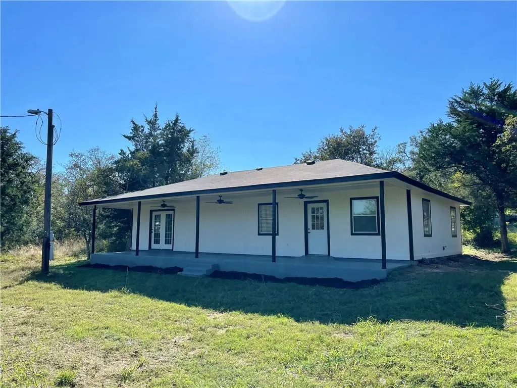 103 Lakeshore DR, Paige, TX 78659