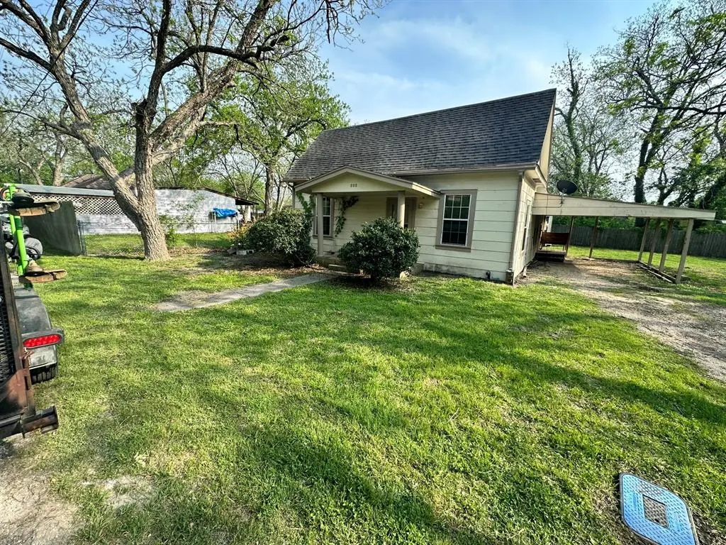 303 Cedar ST, Granger, TX 76530