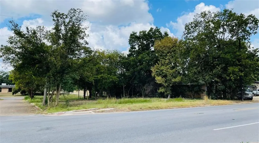 1002 N Travis Ave, Cameron, TX 76520