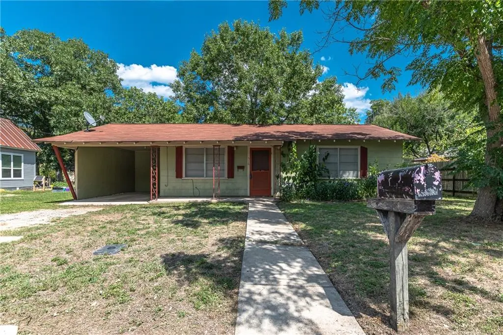 516 S Rio Grande ST, Lockhart, TX 78644