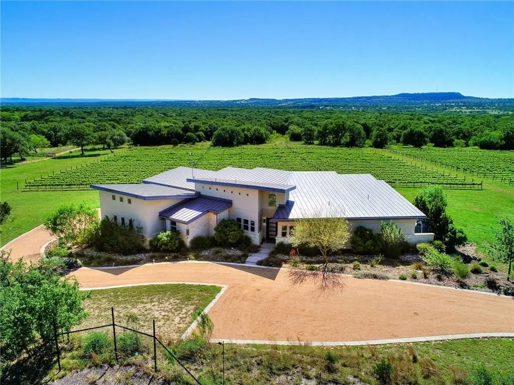 1758 Lincoln Smith RD, Round Mountain, TX 78663