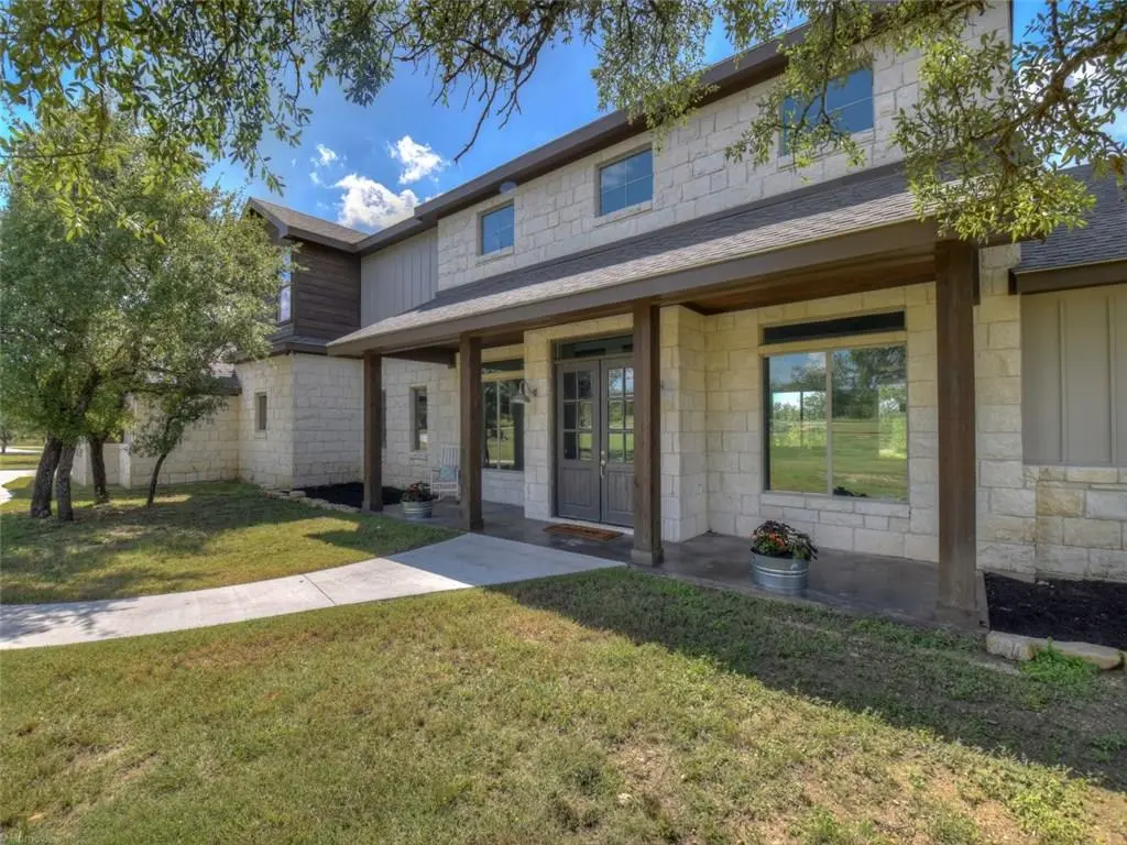 102 Oak Meadow TRL, Spicewood, TX 78669