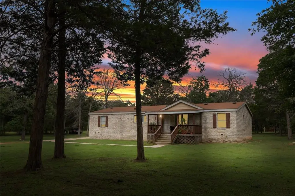 1231 D Peach Creek RD, Waelder, TX 78959