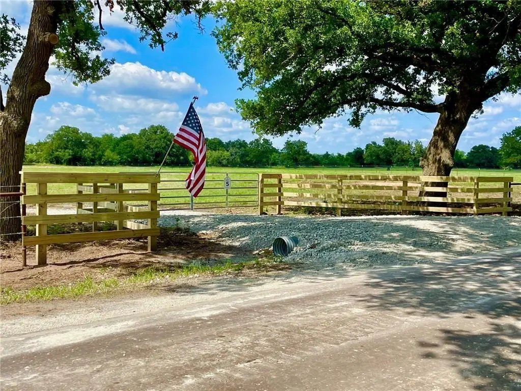 9190 Old Highway, Calvert, TX 77837