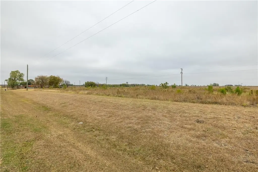1555 S Hwy 95, Taylor, TX 76574
