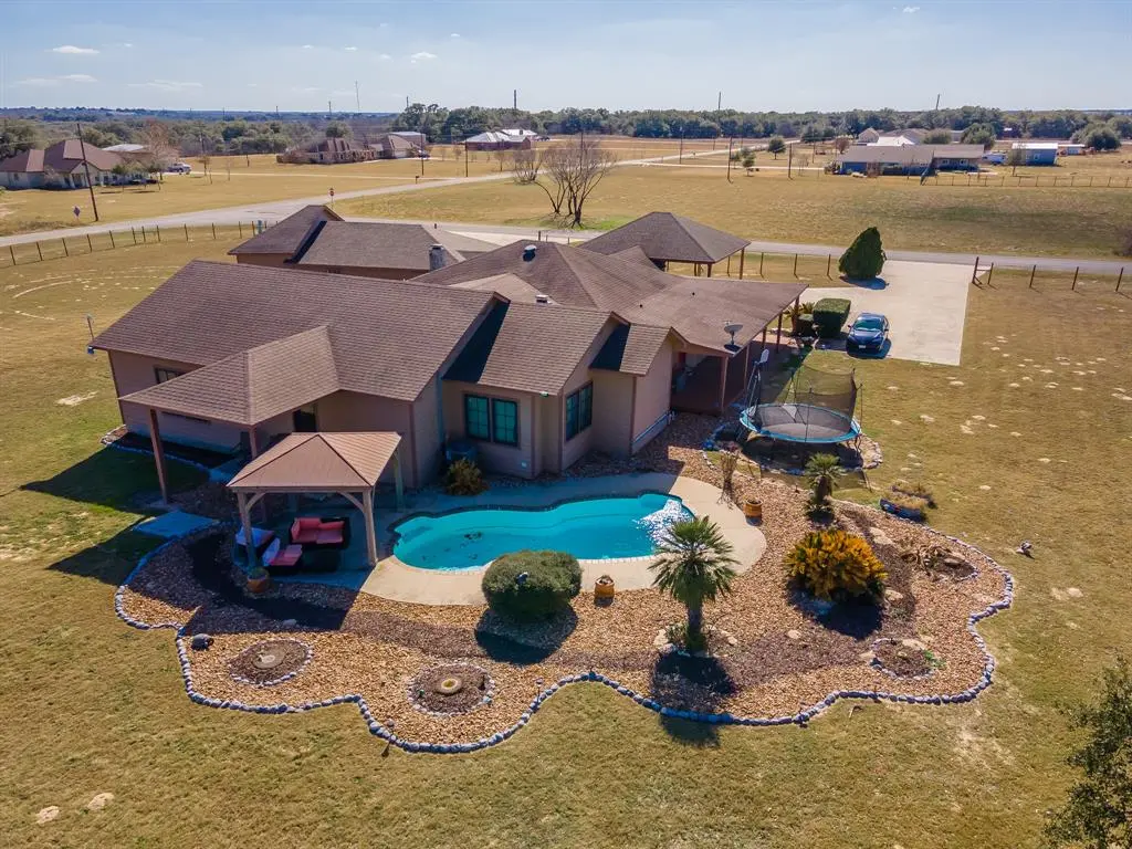 309 LUCKY LN, Floresville, TX 78114