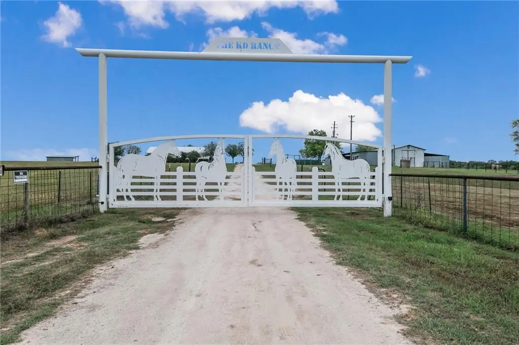 3232 Woodrow Center RD, Kingsbury, TX 78638