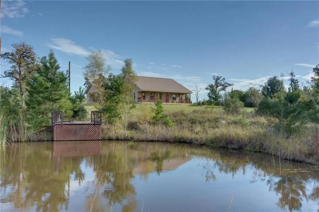 139 Village Forest DR, Smithville, TX 78957