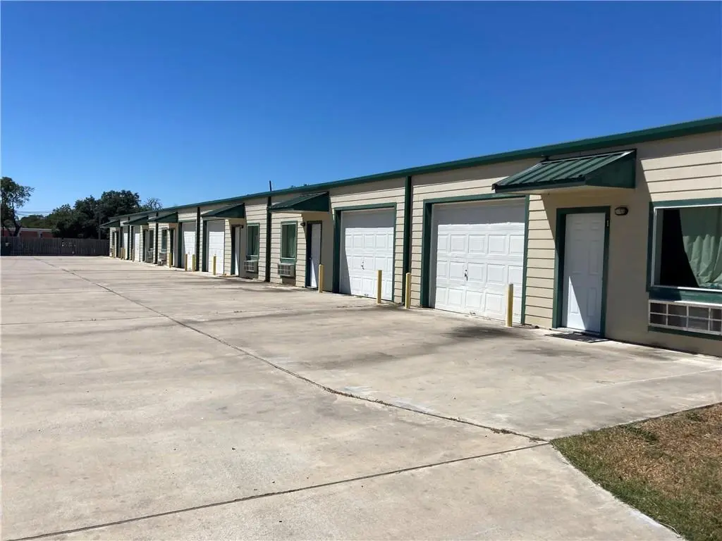 815 Saint Peter ST, Gonzales, TX 78629
