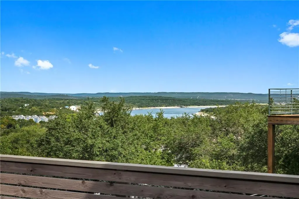 304 Sinclair DR, Briarcliff, TX 78669