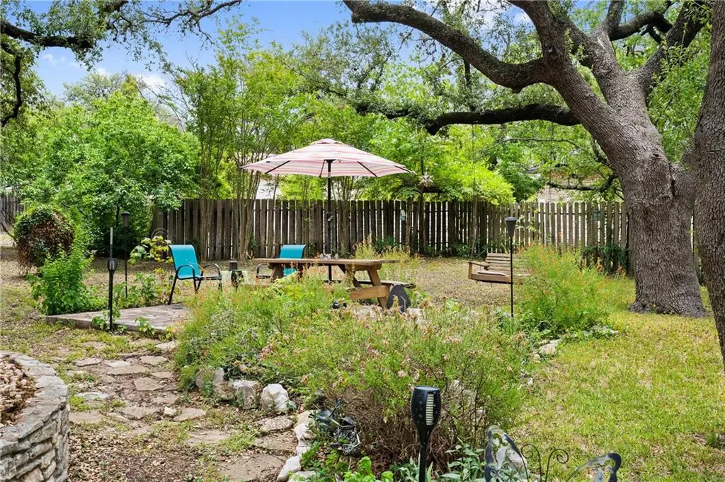 302 N Avenue F Ave, Johnson City, TX 78636