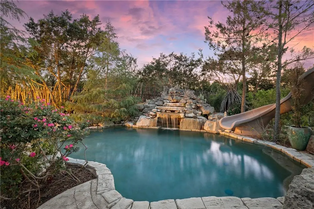 1000 Barton Creek DR, Dripping Springs, TX 78620