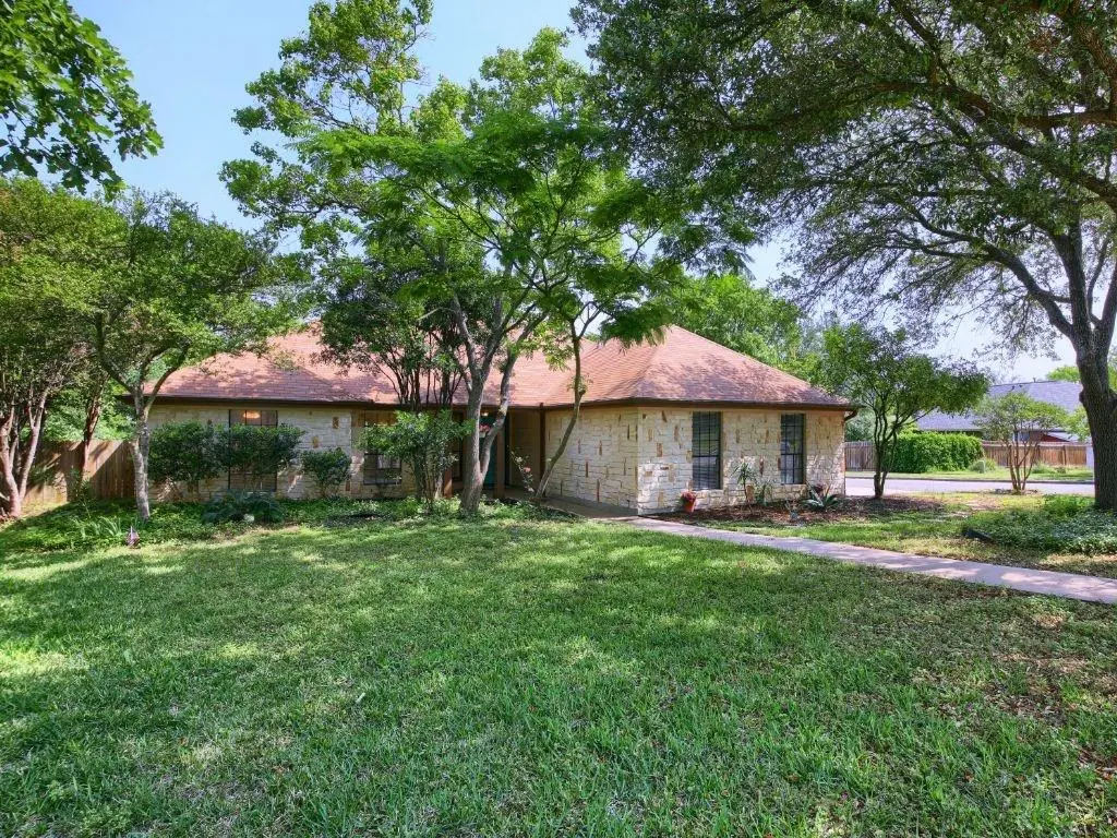 802 Valley Meadow DR, Pflugerville, TX 78660