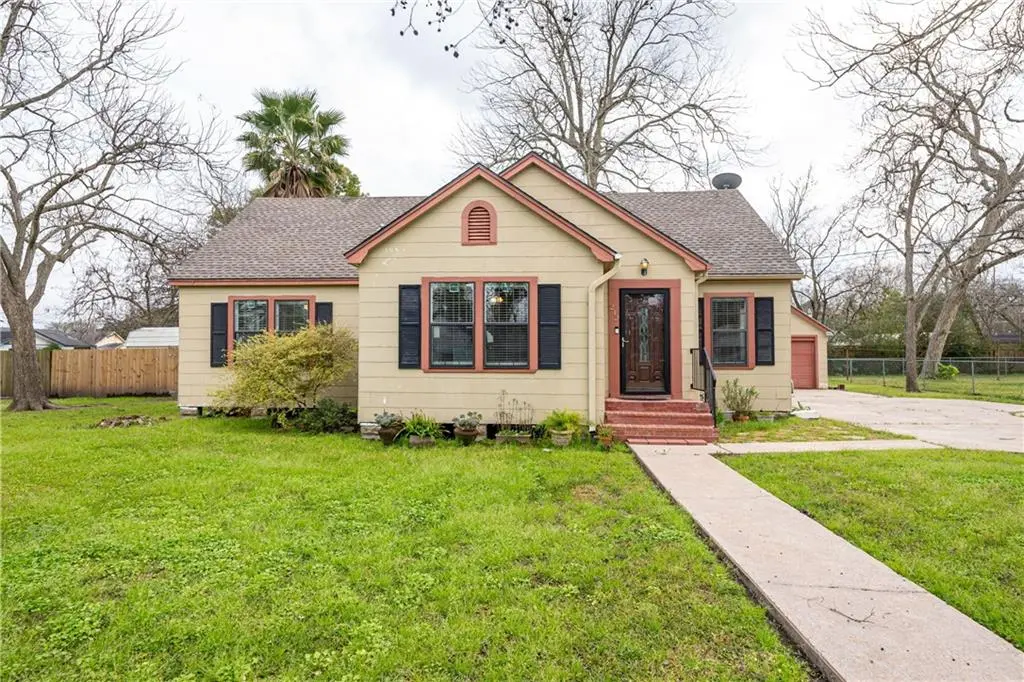212 South ST, Baytown, TX 77520