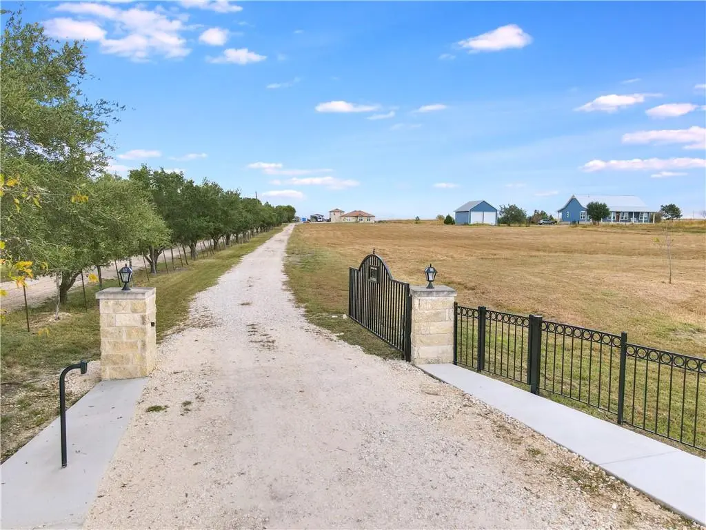 13000 Pfluger Berkman RD, Coupland, TX 78615