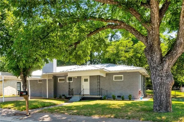 601 N Pierce, Burnet, TX 78611