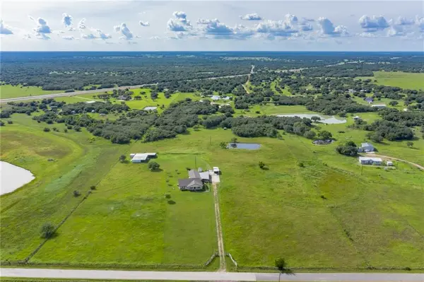 474 Foster RD, Victoria, TX 77995