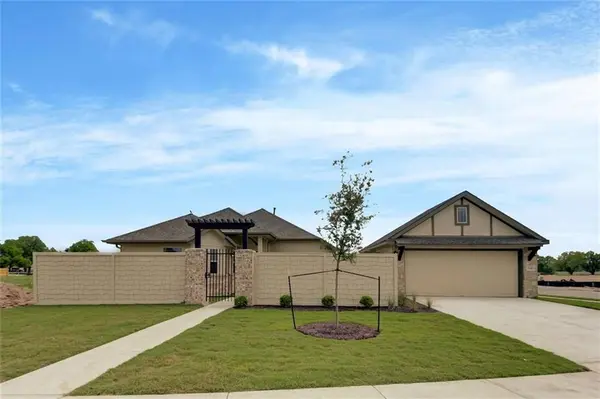136 Trailstone DR, Bastrop, TX 78602