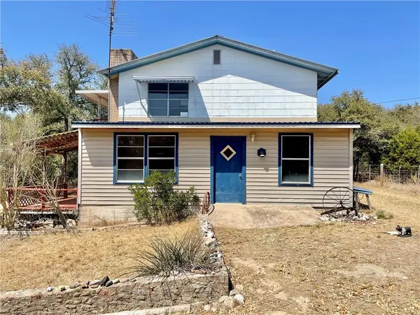 736 Country LN,  Blanco,  TX 78606