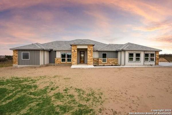 217 County Road 168,  Floresville,  TX 78114