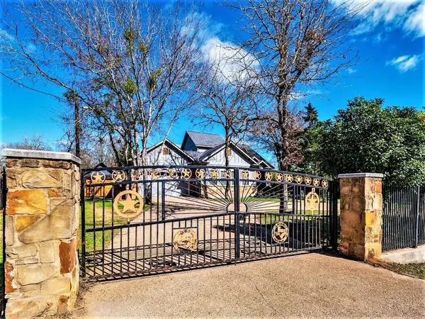 228 Indian Oak DR, Bastrop, TX 78602