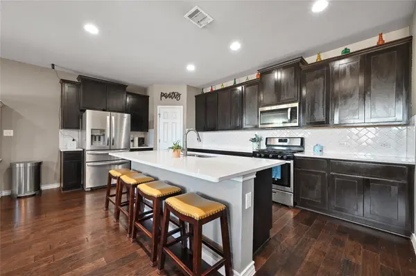 160 Thornless CIR, Buda, TX 78610