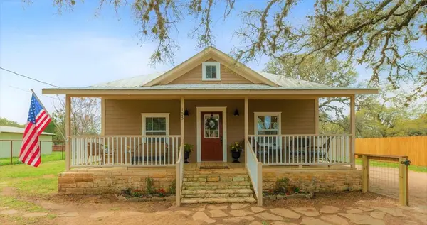 105 N Avenue Q, Johnson City, TX 78636