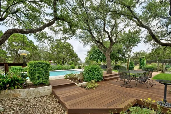 5107 Great Divide DR, Bee Cave, TX 78738