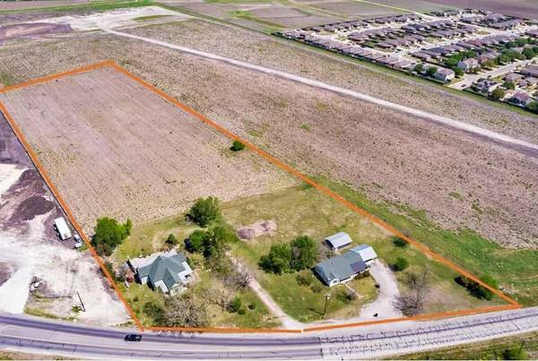 1711 W San Antonio ST, Lockhart, TX 78644