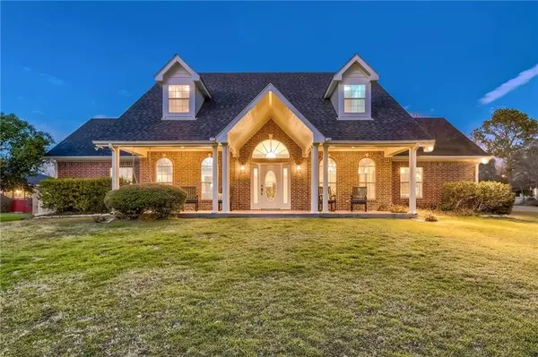 310 E 10th ST, Elgin, TX 78621