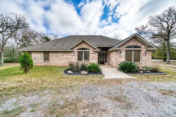 2803 Oak Forest Lane, Madisonville, TX 77864